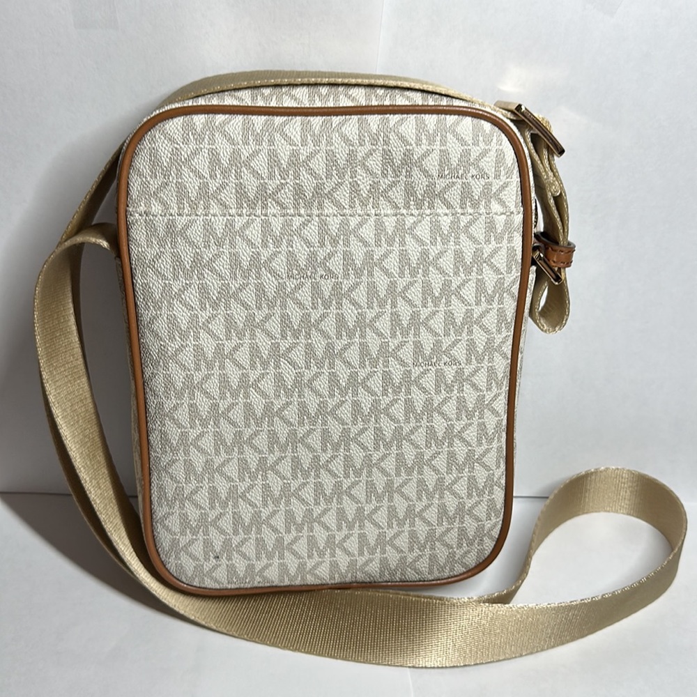 Michael Kors Medium Jet Set Travel Crossbody - Picture 2 of 4